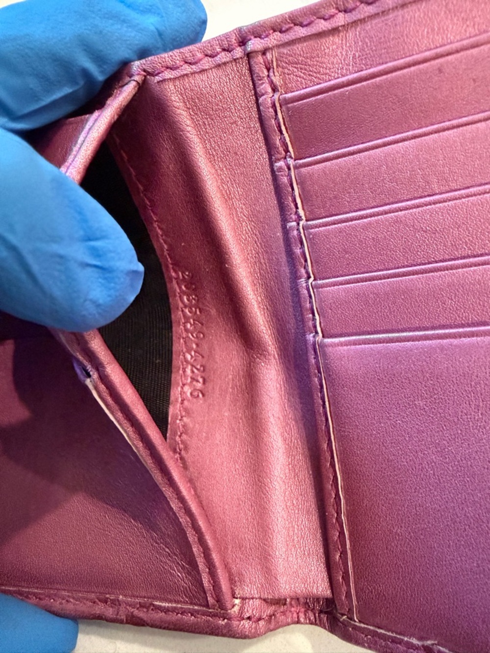 Gucci Purple-Pink Embossed GG Heart Snap Card Holder - Picture 5 of 8